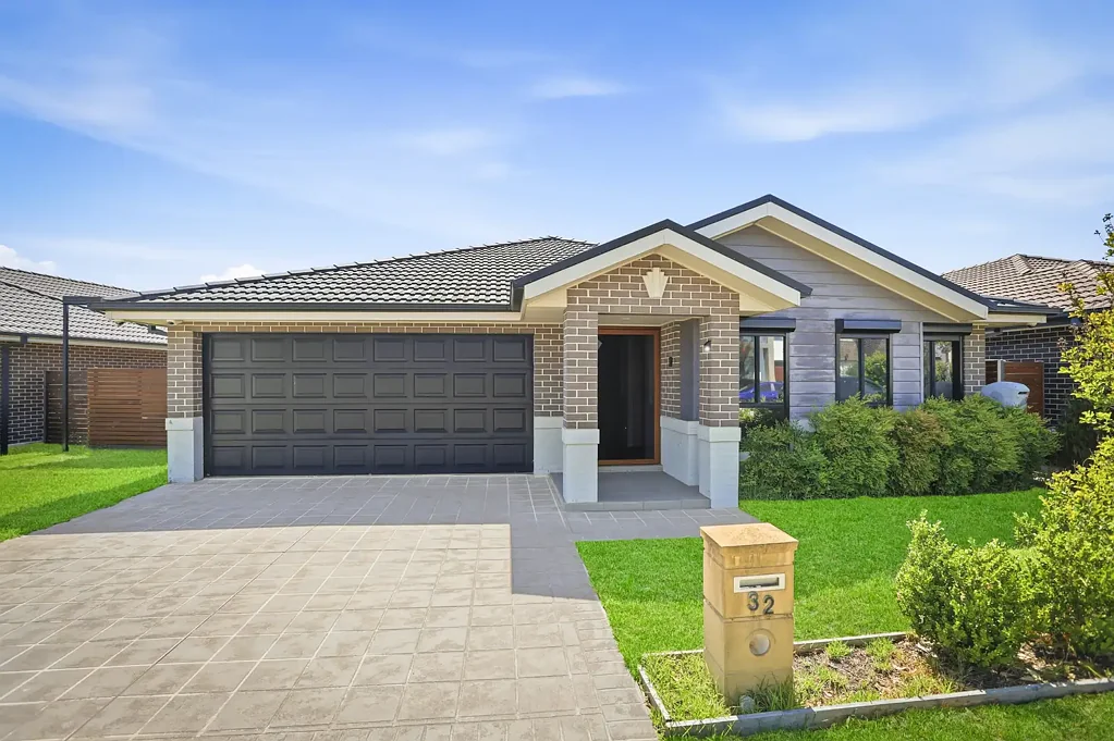 Oran Park 4 Bedroom Spacious Single-Level Living in the Heart of Oran Park