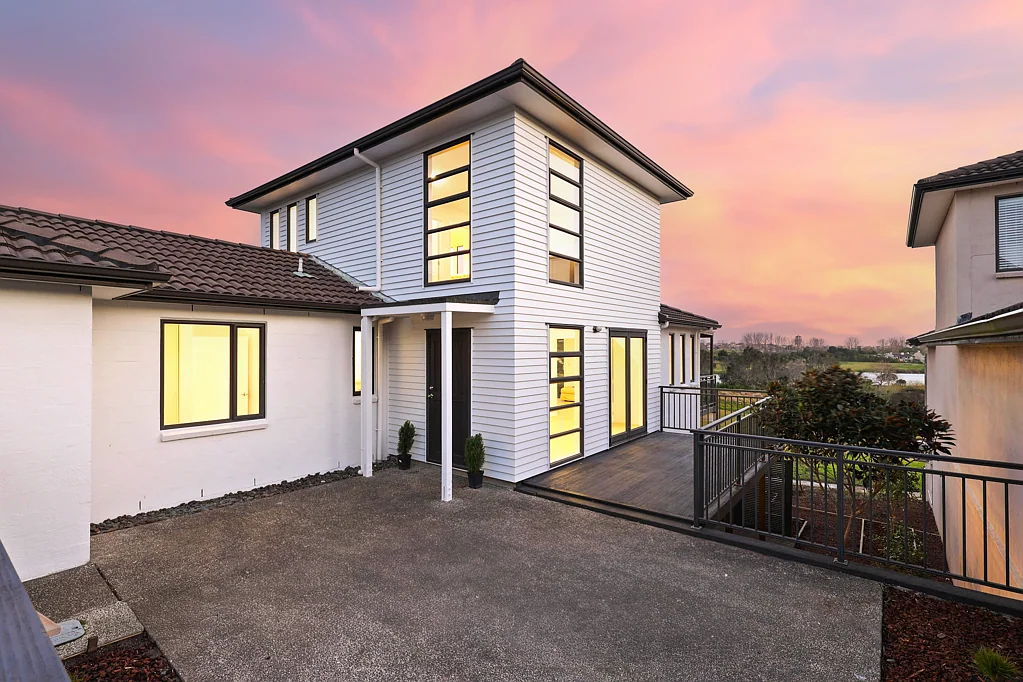 Gulf Harbour 4 Slaapkamer PRICED TO SELL - ALL OFFERS PRESENTED!