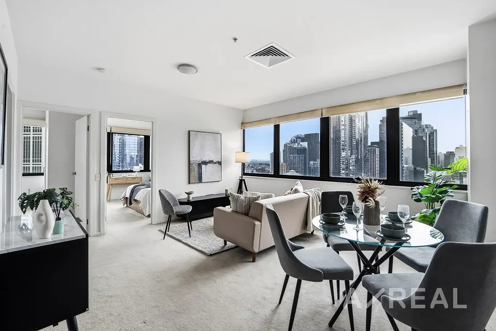 Melbourne 2房 朝北朝东转角 公寓 沐浴自然光 CBD核心位置 两居室宽敞 开放式布局 设备齐全厨房 两卧带衣柜 独立洗衣房 珍贵车位 度假村式设施 露天泳池健身房 桑拿烧烤露台 Sunlit North-East Corner Living in the Heart of Melbourne CBD