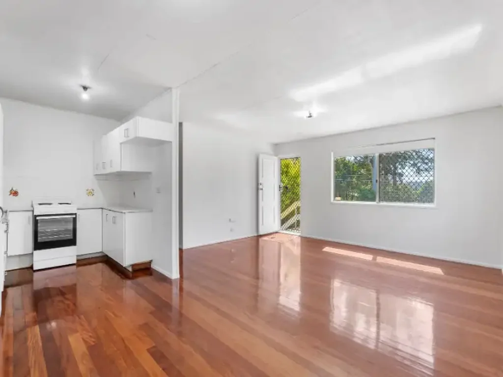 PRICE REDUCED TO $540 PER WEEK