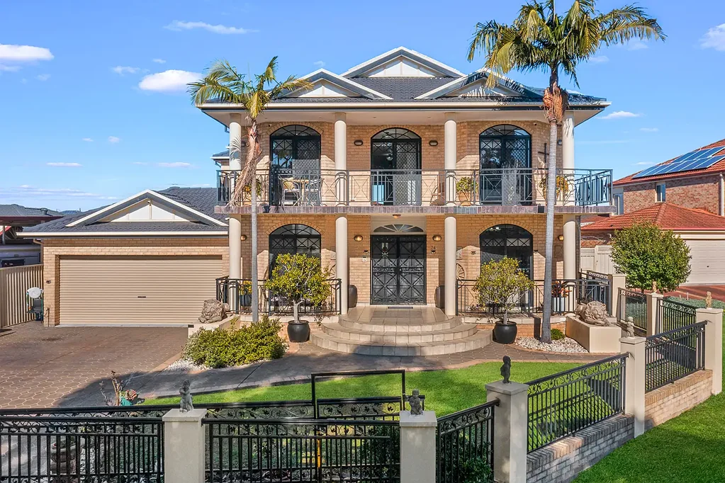 Prestons 7ਬੈੱਡਰੂਮ Mansion on 803m2 with R3 zoning