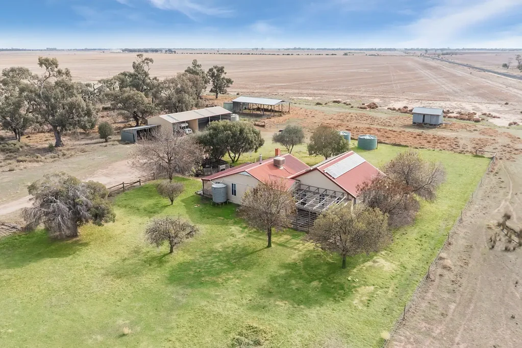 42 Walkers Road, Pyramid Hill, VIC 3575