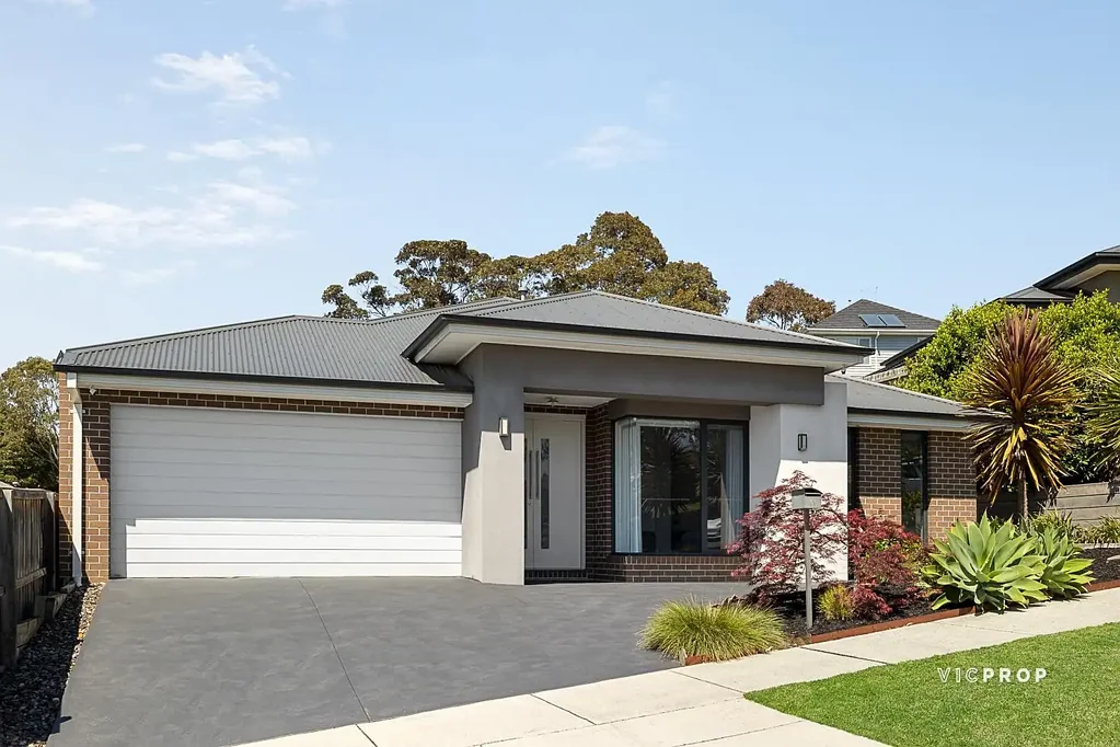 11 Columbia Boulevard, Chirnside Park, VIC 3116