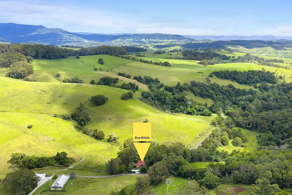 Rare lifestyle acreage offering peace, privacy & convenience