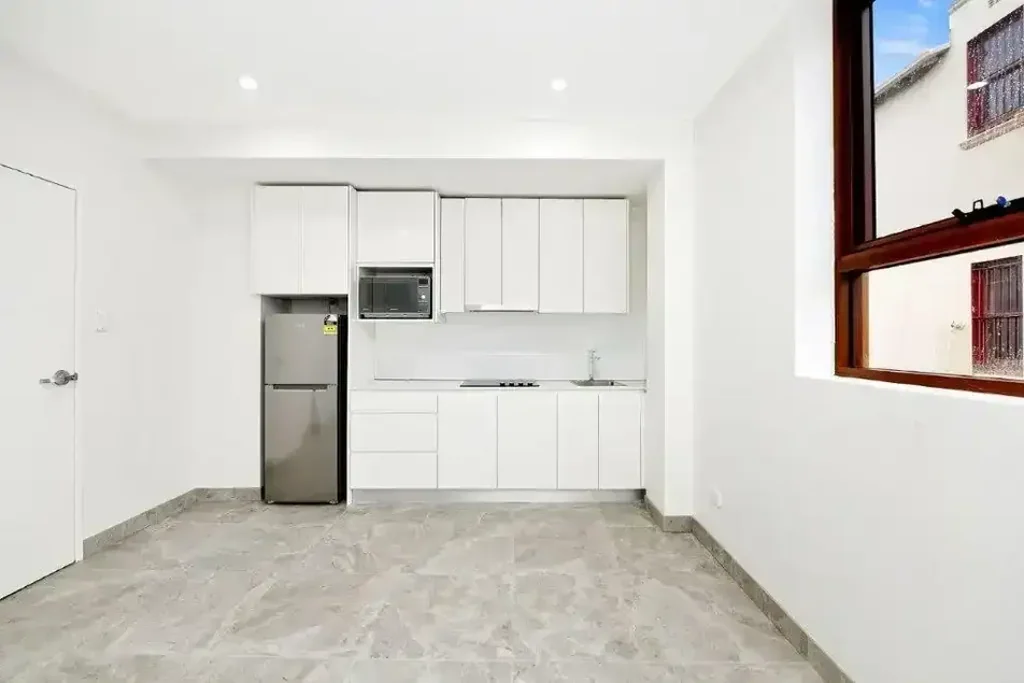 Up Market Studio - Appliances Included!