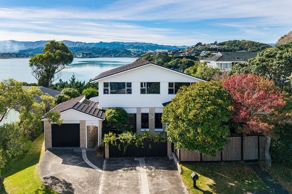 Whitby 6غرفة نوم Well-Designed Family Living with Inlet Views
