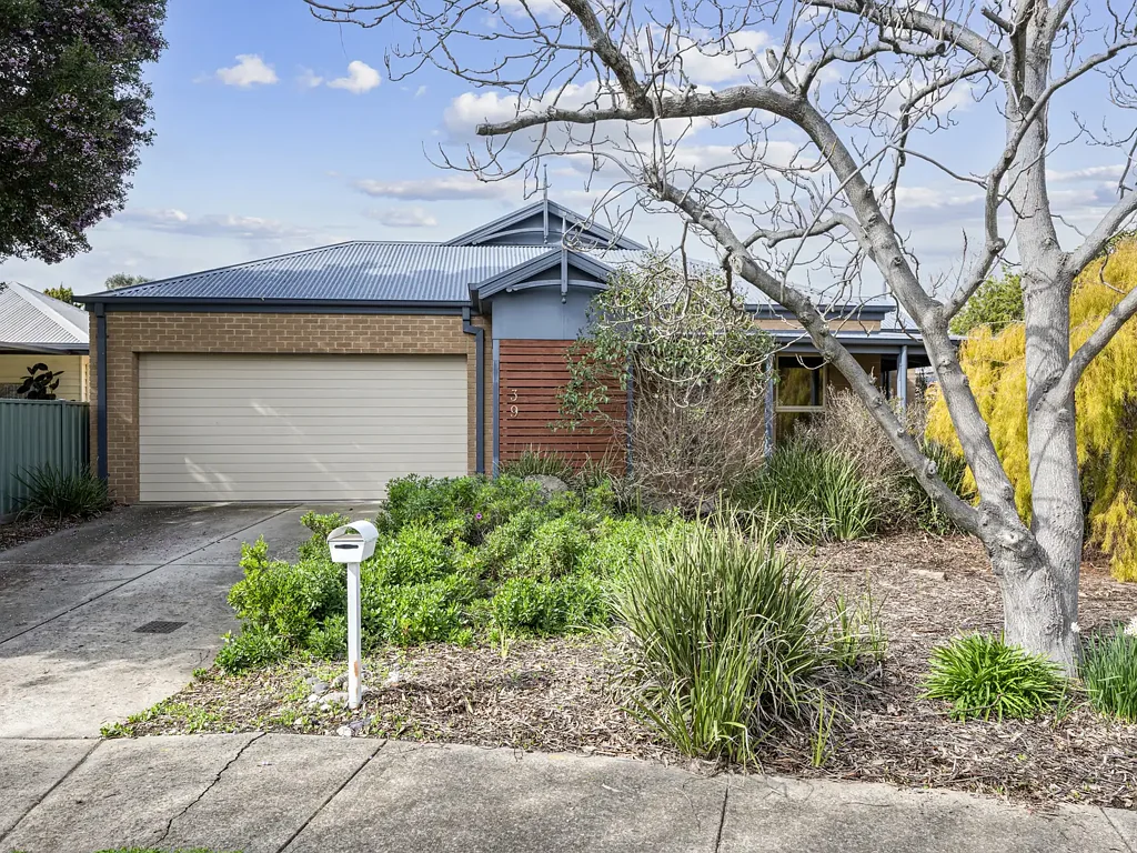 Euroa 4ห้องนอน Stylish Family Home with Impressive Alfresco Entertaining