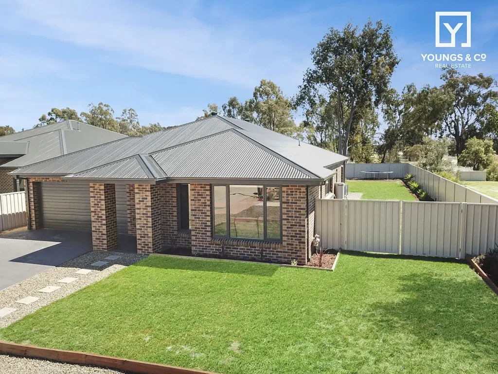 Clever Design - 4 Bedroom + Study - 848m2 Block