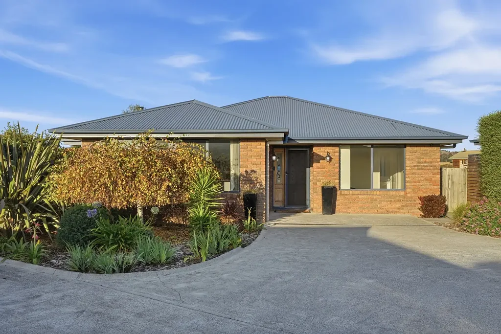 Brighton 3 Bedroom Private & Low-Maintenance Living
