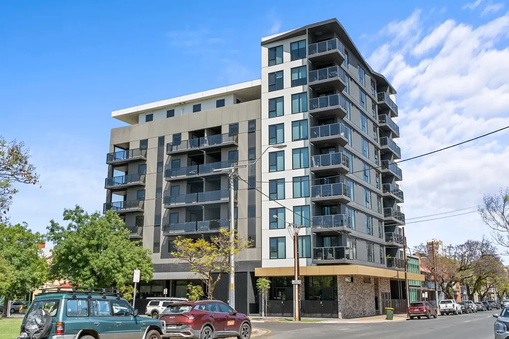 Beautiful Two-Bedroom Apartment with Urban Elegance!