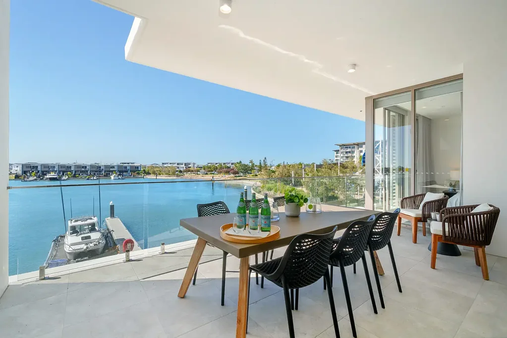 Newport 2कमरा Luxury Living on the Water