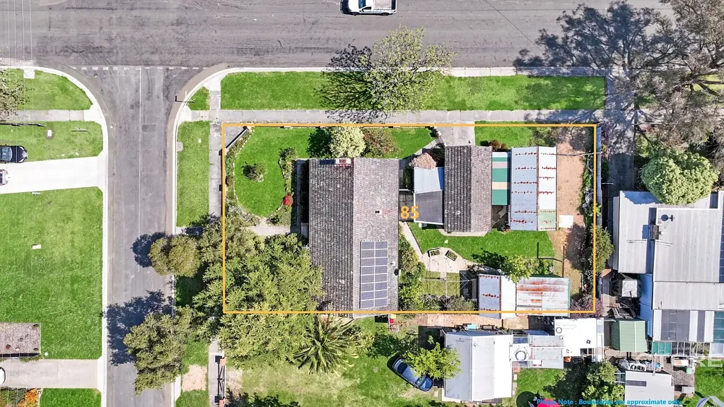 Orbost 3 Bedroom Charming Three Bedroom with Good Shedding