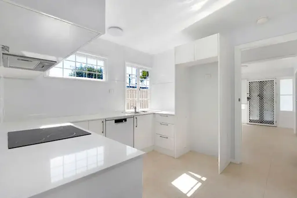 Coastal Comfort in Biggera Waters