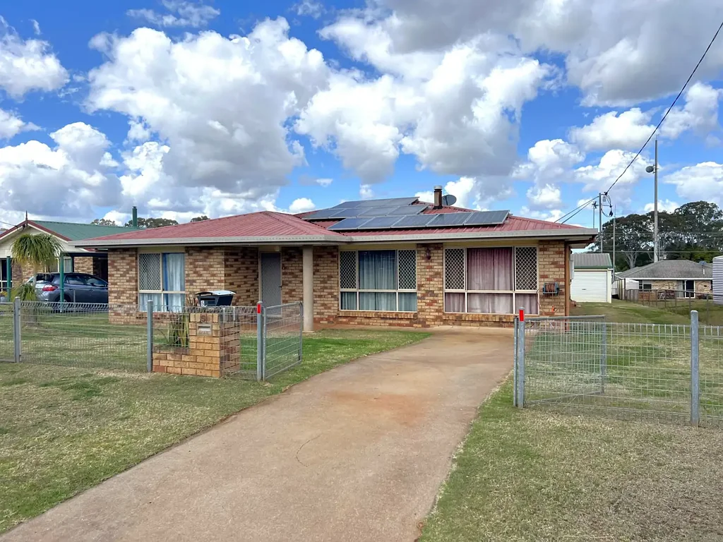 Kingaroy 4部屋 Family Brick Home