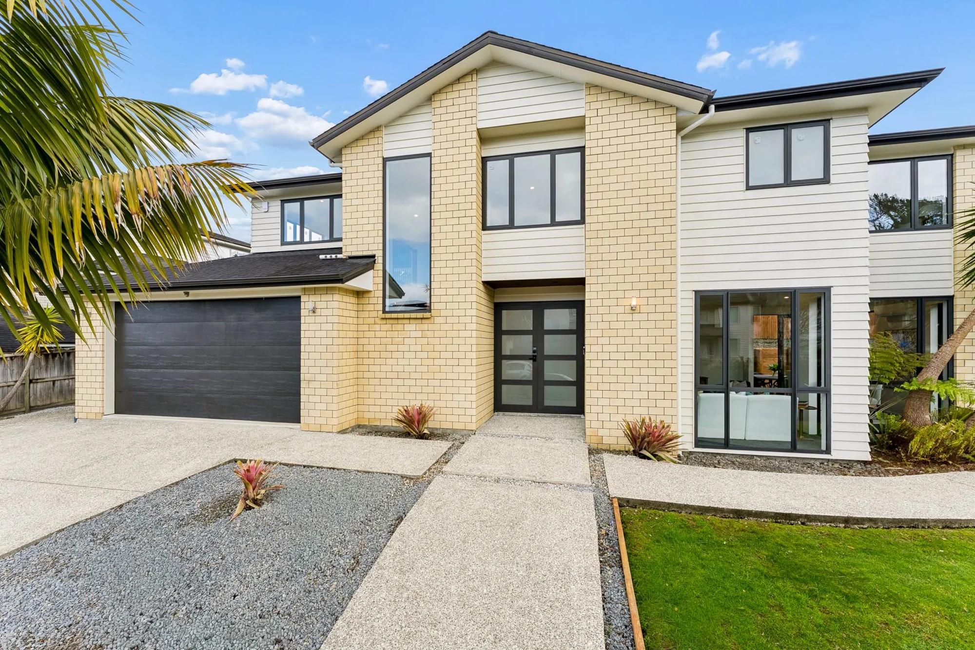 Albany 5 Bedroom Grand Family Living – Overseas Vendor Says Sell!