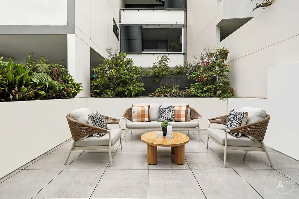 Botany 2 Bedroom Stylish Courtyard Apartment in Sought After Boutique Block – Entry via Hanna Street