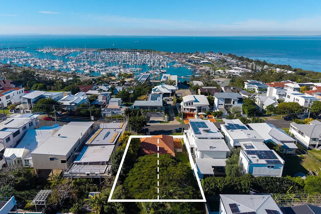 Manly 3房 Manly海湾瑰宝 810㎡双地块 高端奢居潜力 步行滨水生活 顶级地段视野 Double Lot Waterview Opportunity.