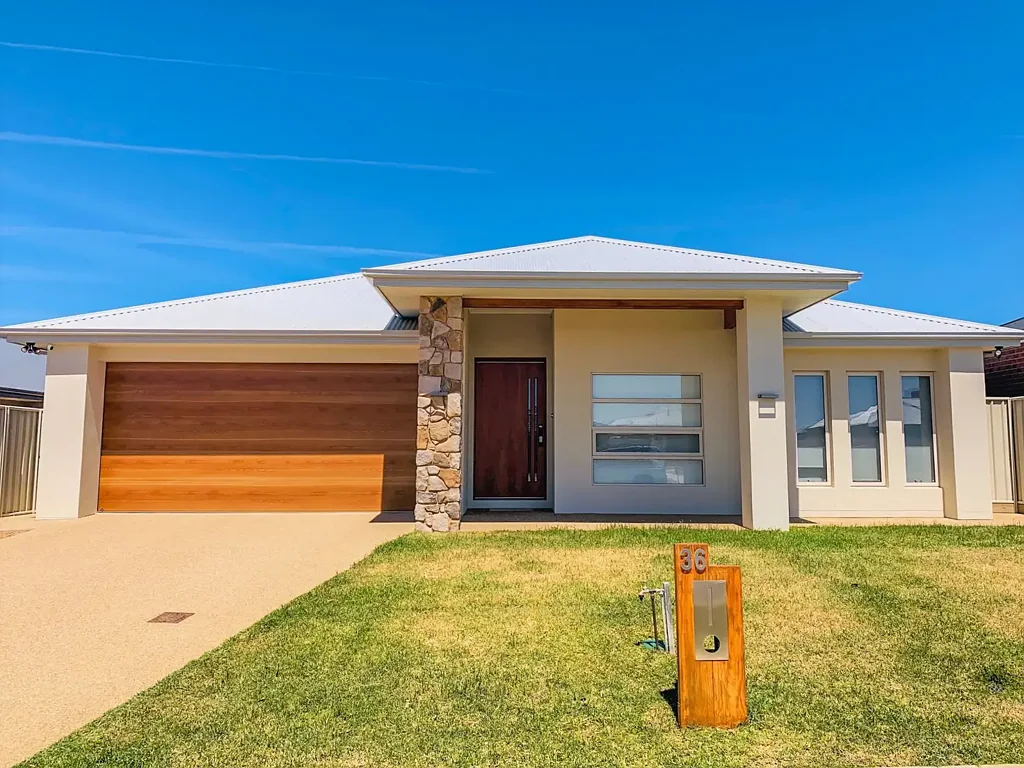 EXECUTIVE LIVING IN WEST WODONGA!