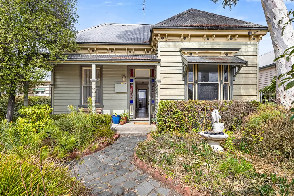 Golden Point 3 Bedroom Endearing Victorian-Style Home in Central Locale