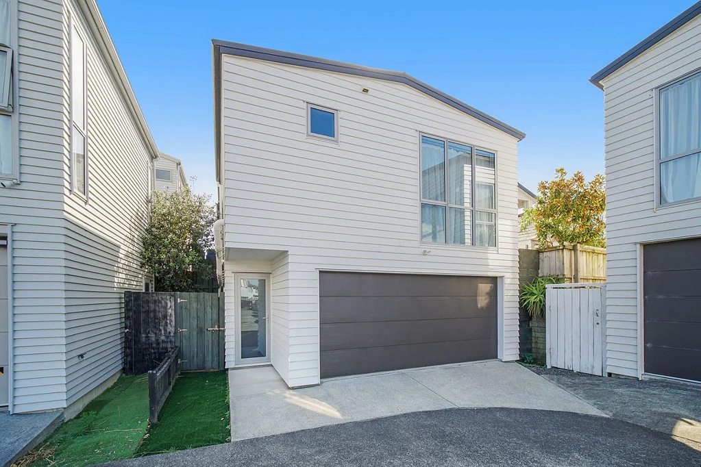 Spacious 4-Bedroom Family Home in a Prime Location!