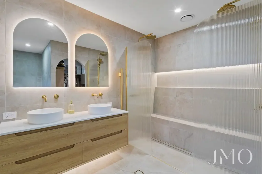 Ormeau 5ਬੈੱਡਰੂਮ A Statement in Style, Space & Family Living
