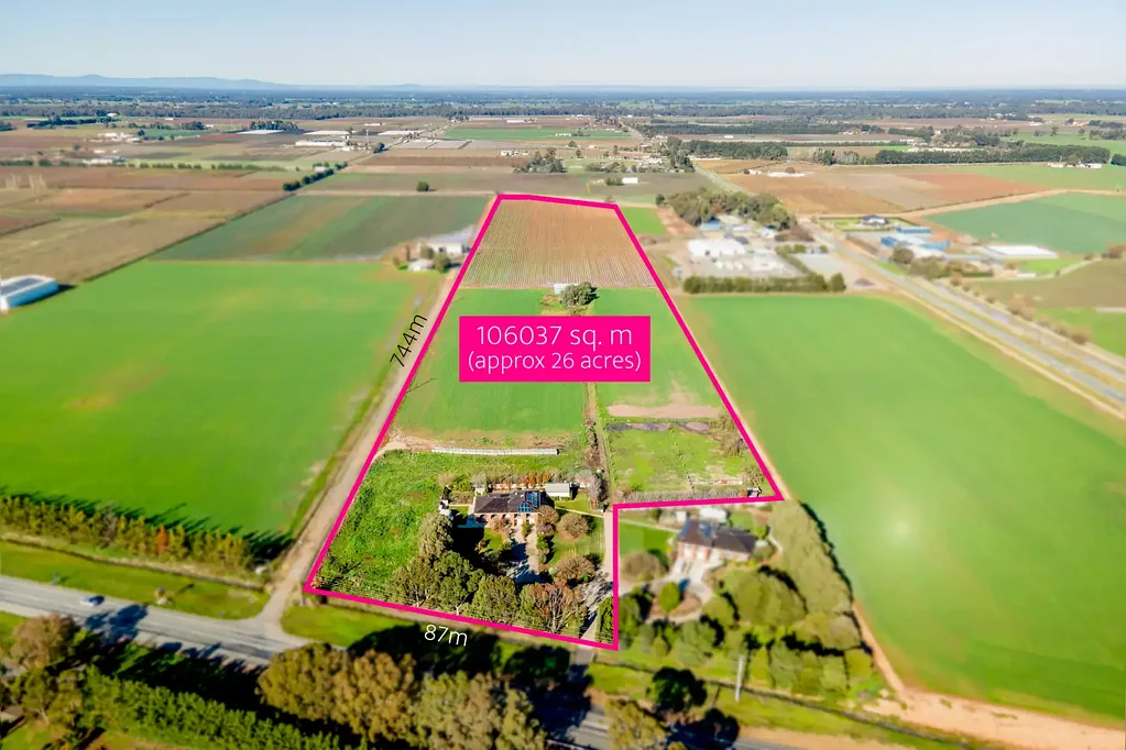 Shepparton East 5Phòng ngủ Luxury Living Across Two Separate Titles in Shepparton East