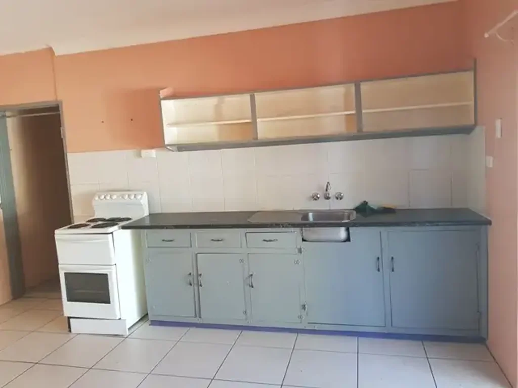 One bedroom unit with private courtyard - close to town!