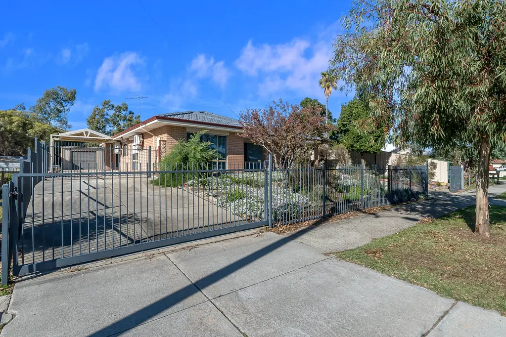 East Cannington 4房  Beautifully Maintained Character Gem with Room to Move!