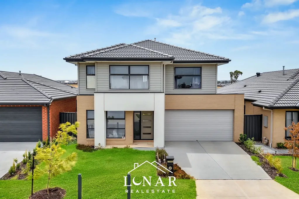 18 Conductor Grove, Clyde North, VIC 3978