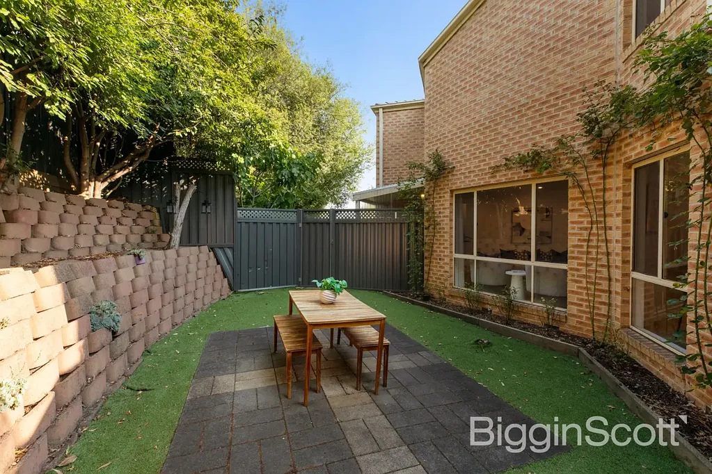 1/30-32 Larkspur Avenue, Doncaster, VIC 3108
