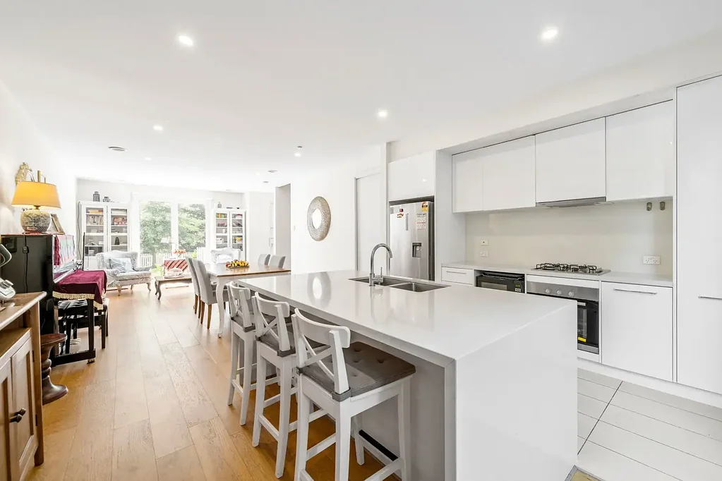 Blackburn North 4Kwarto Stunning Urban Retreat!