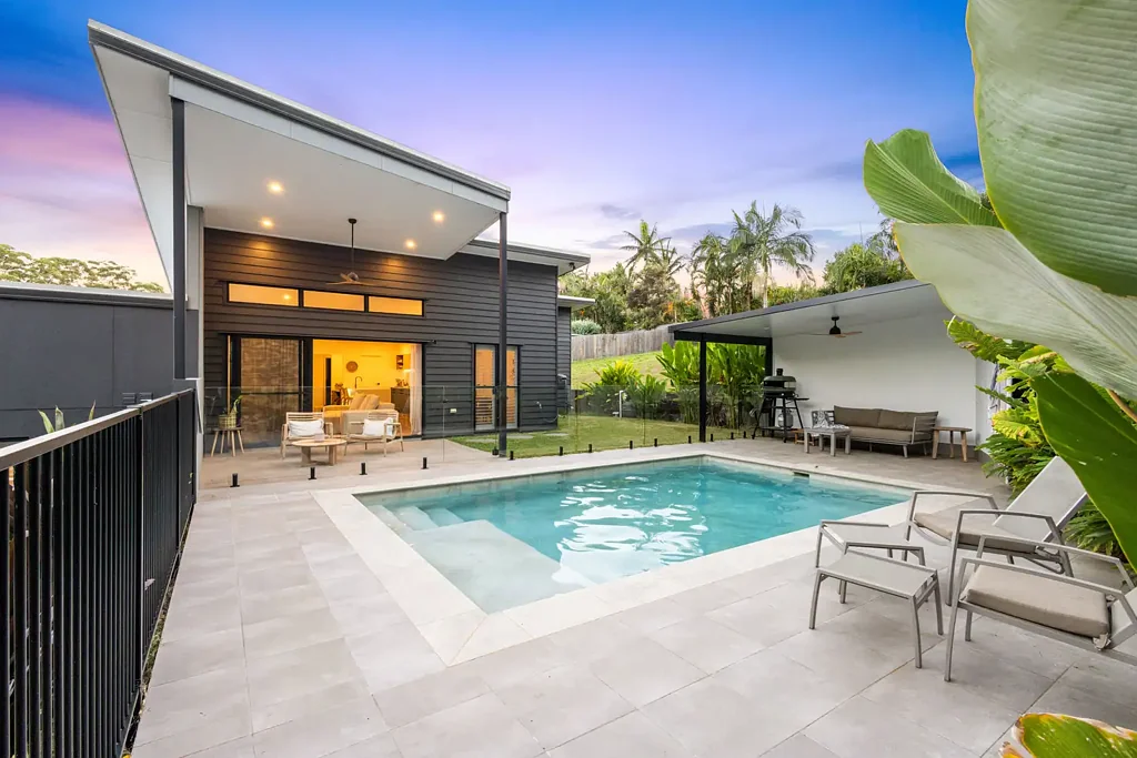 Palmwoods 5 Bedroom Half an acre in stunning Palmwoods!