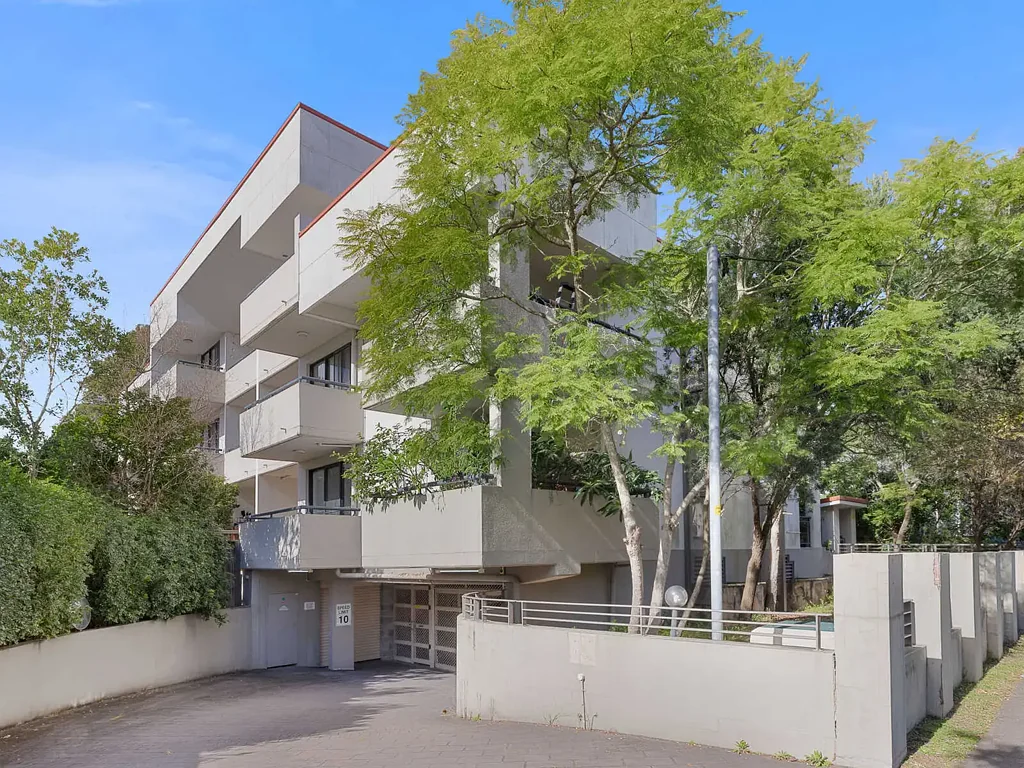 Westmead 2房 庭院公寓，全新粉刷，带3个阳台！ Courtyard Apartment, Freshly Painted With 3 Balconies!