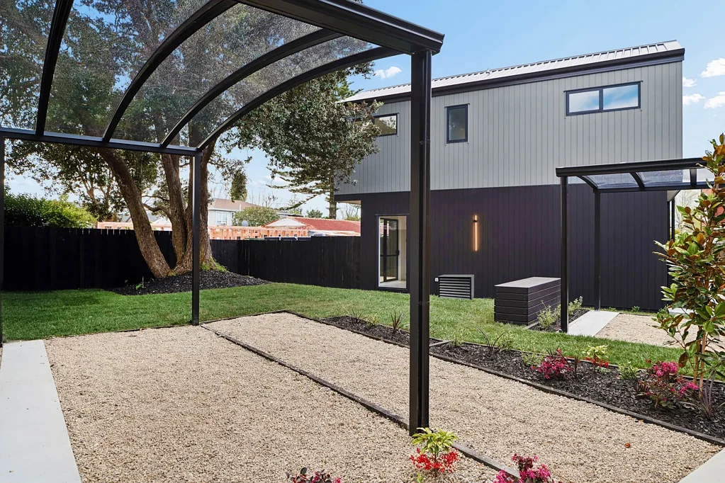 Te Atatu Peninsula 2ਬੈੱਡਰੂਮ Two Master + Private Residents' Garden