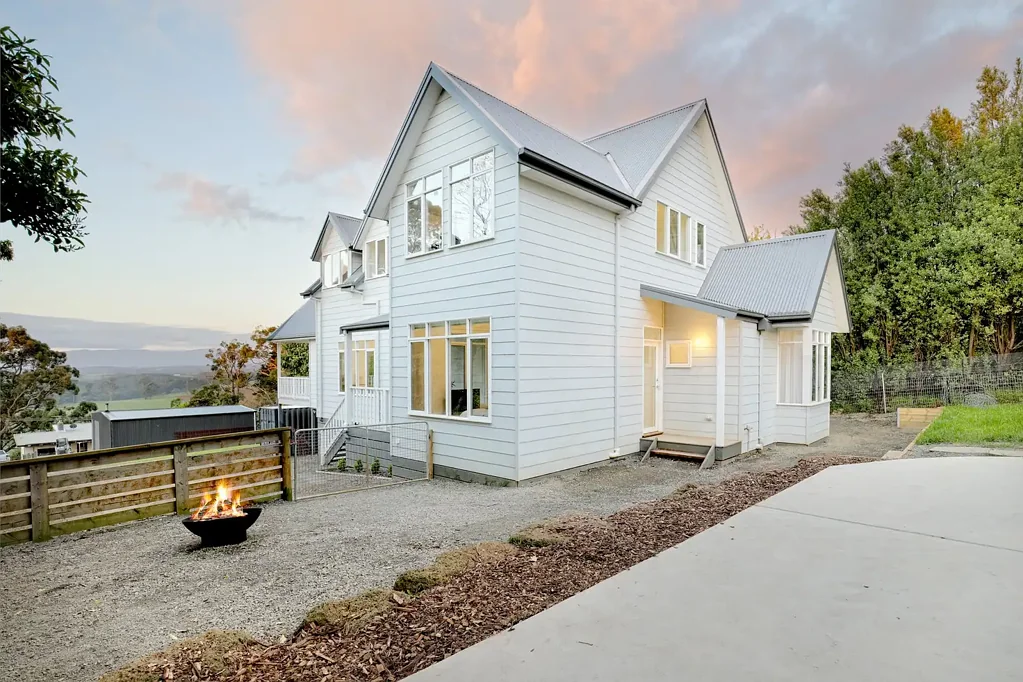 Gembrook 6ਬੈੱਡਰੂਮ Modern Hamptons Luxury & Breathtaking Mountain Views: 
The Ultimate 6 Beds plus study Family Sanctuary!