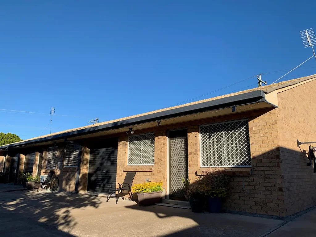 Unit in quiet complex - Fully Furnished