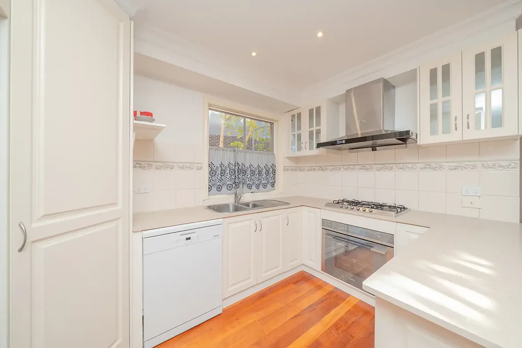 Comfort Living At a Prime Mount Waverley Location (within School Zone of Mount Waverley Secondary College)