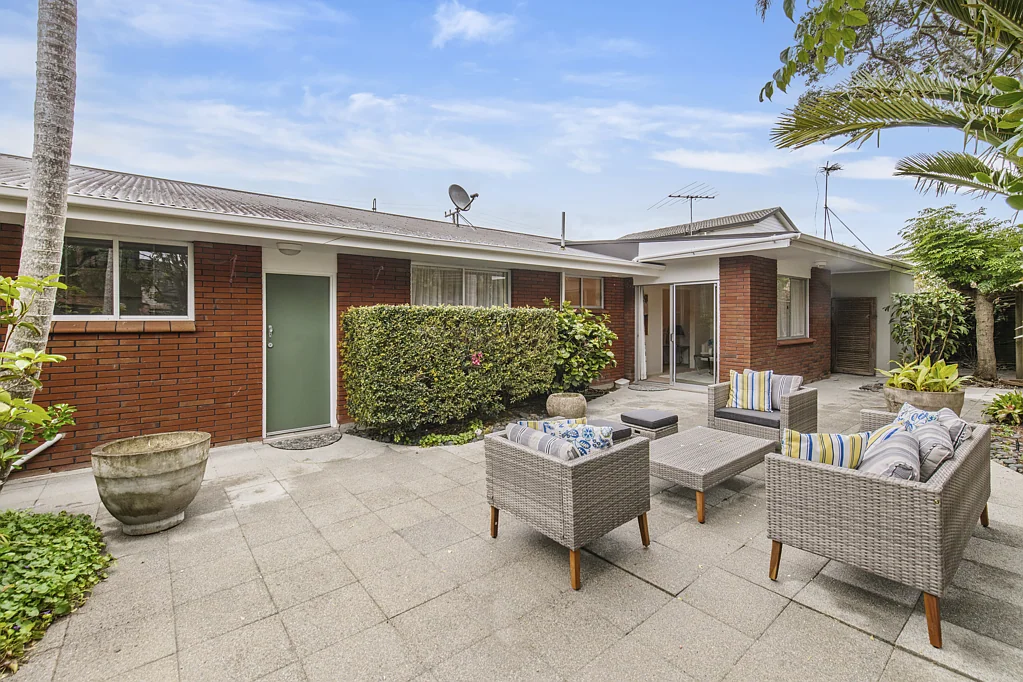 2/27A Eastern Beach Road, Eastern Beach, Manukau City, Auckland