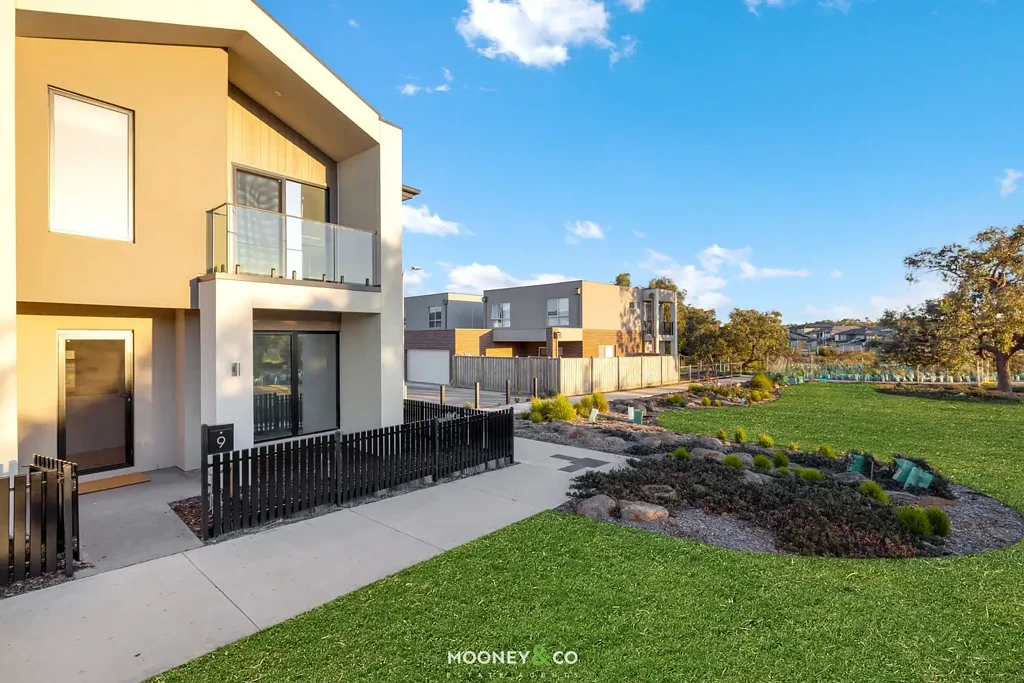 Junction Village 4Kwarto RARE PARKSIDE GEM – NO BODY CORP, JUST LIFESTYLE!