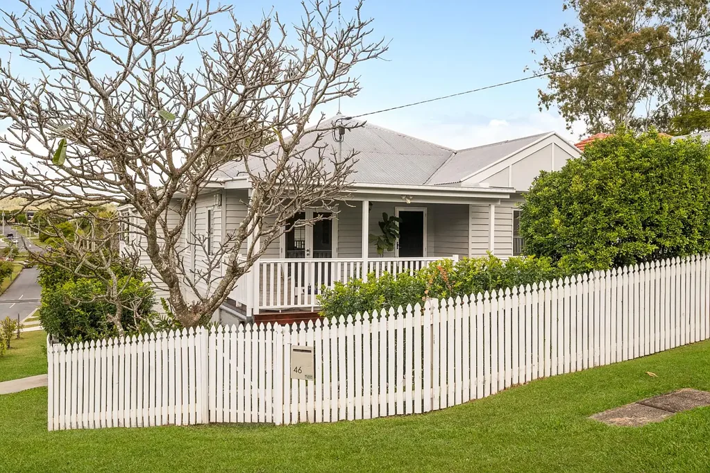 Tarragindi 4 Bedroom Elevated Family Entertainer with Dual-Living & Poolside Appeal