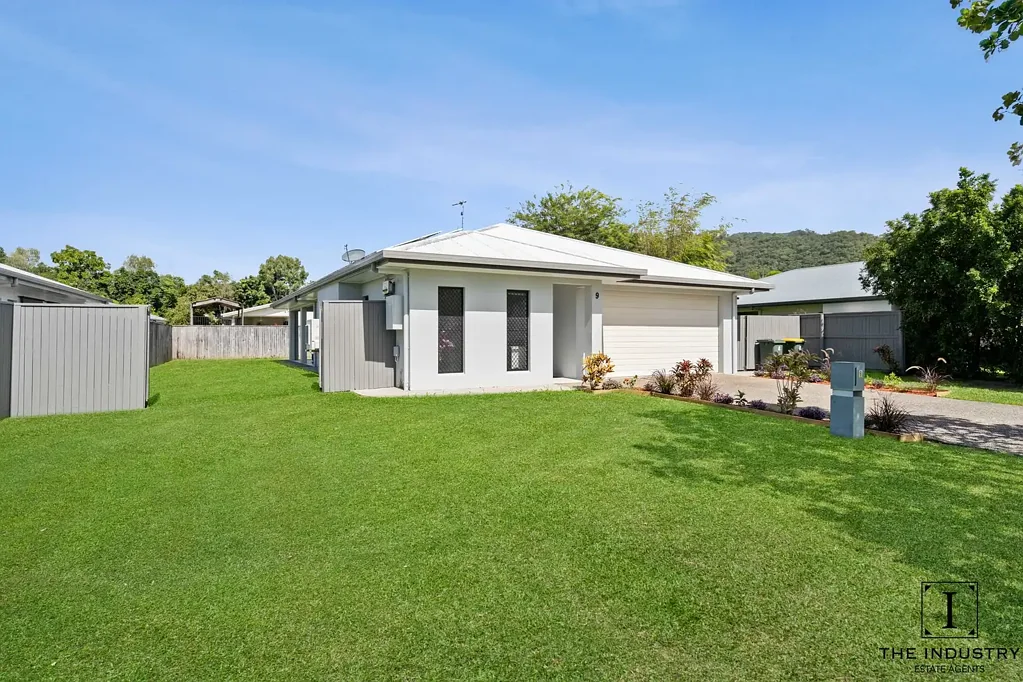 Trinity Beach 4Moenga Space, Style & Side Access in a Beachside Pocket