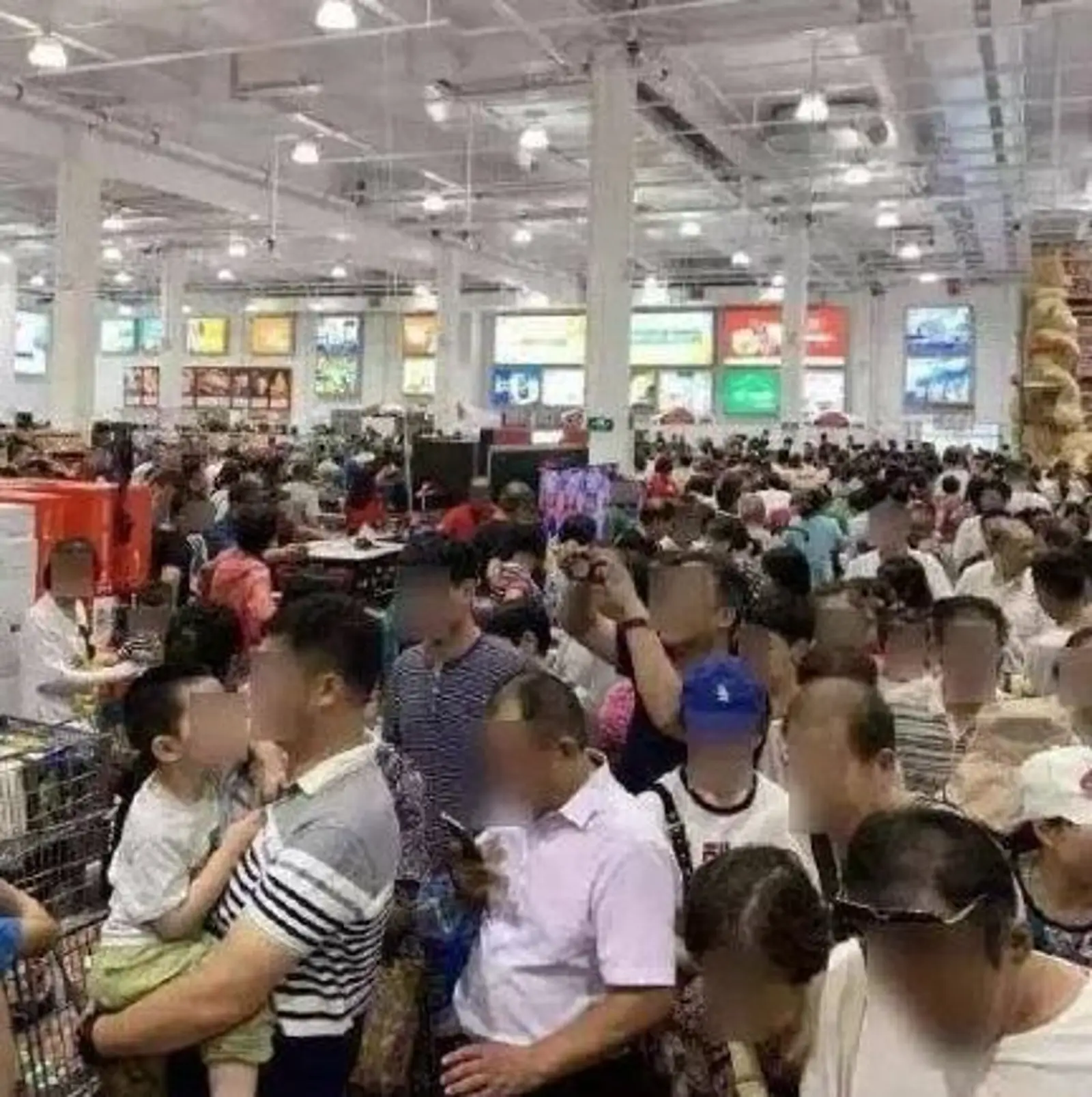 上海Costco被退卡人挤爆！网友：千算万算，没有算过中国大妈！