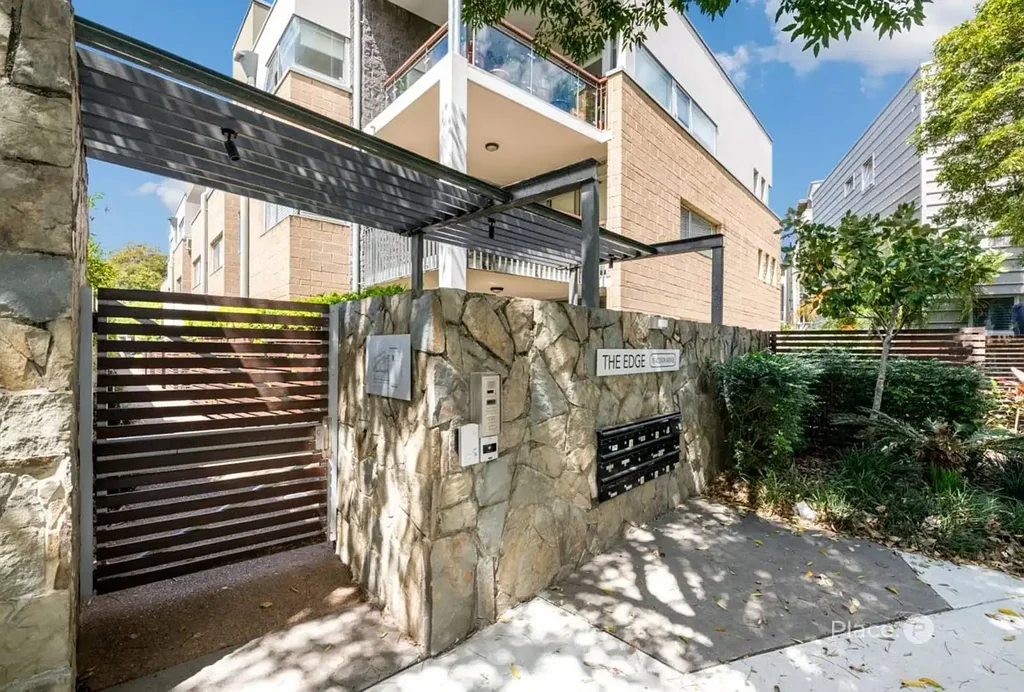 Bulimba 2कमरा Courtyard Sanctuary with Riverside Lifestyle