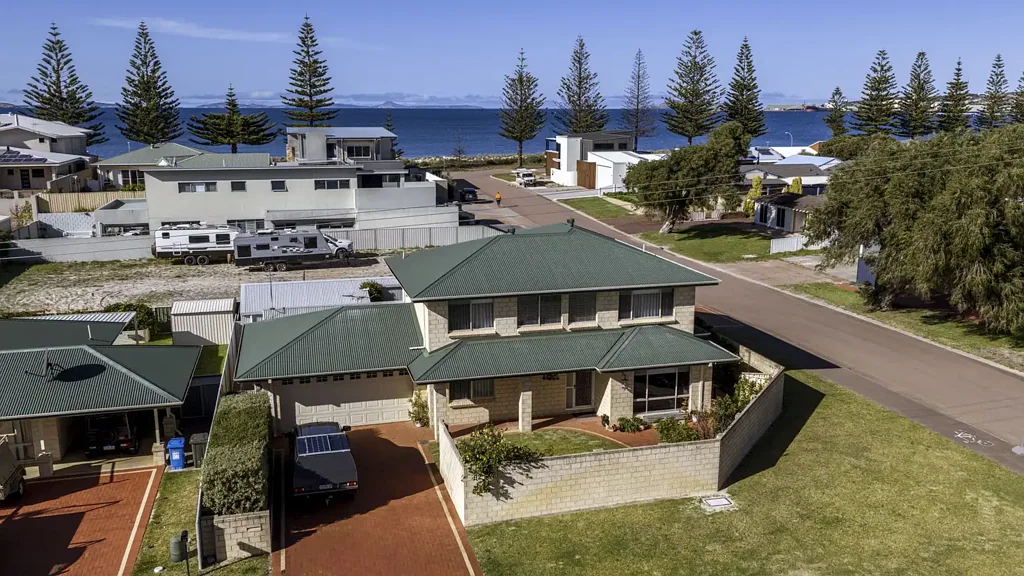 Castletown 4 Slaapkamer Dual-Level Living with Ocean Views
