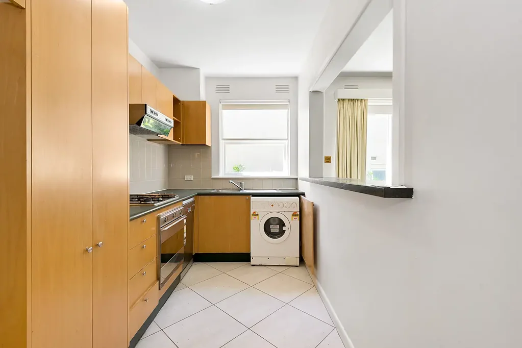 Large One Bedroom in The Heart Of South Yarra