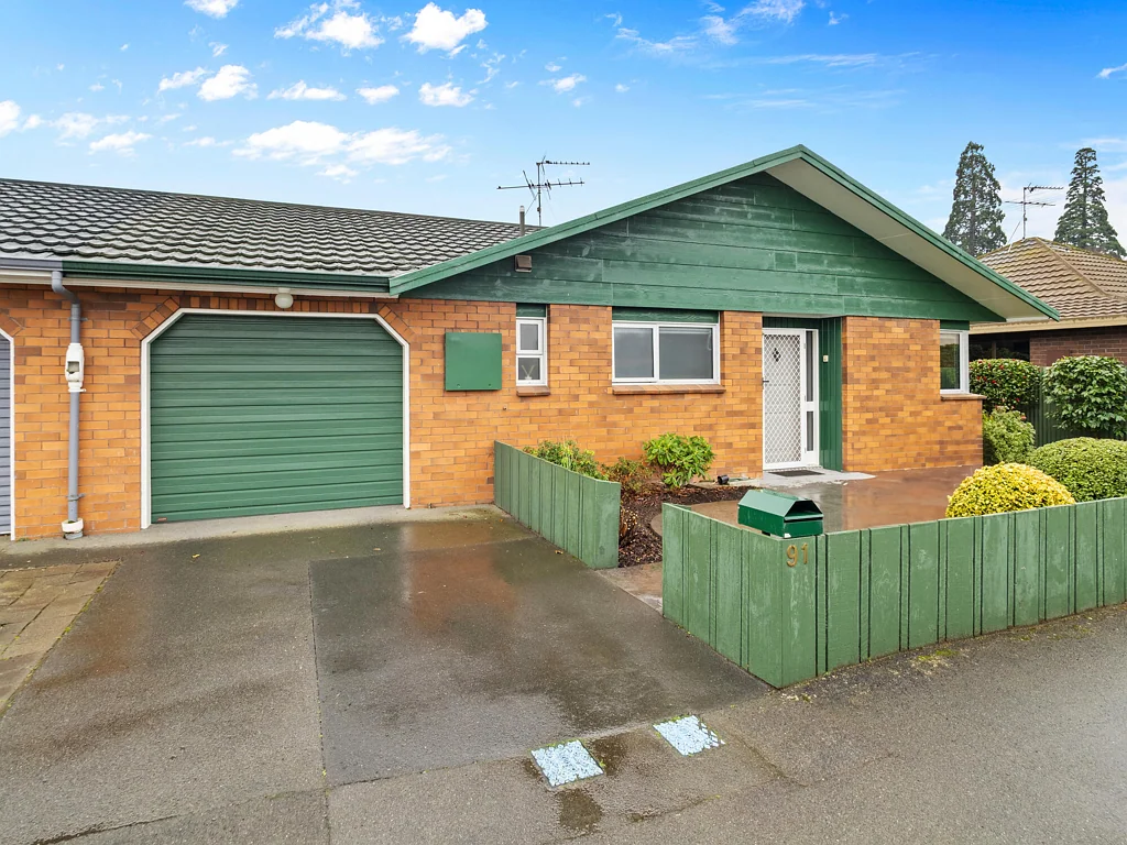 Ashburton 2ห้องนอน Easy care living in a prime location