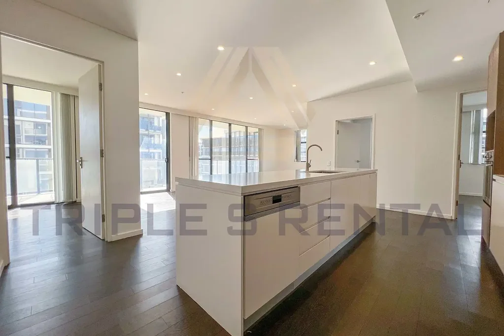 3 Bedroom Apartment Available Now! 3 Beds 2 Baths 2 Parking!!