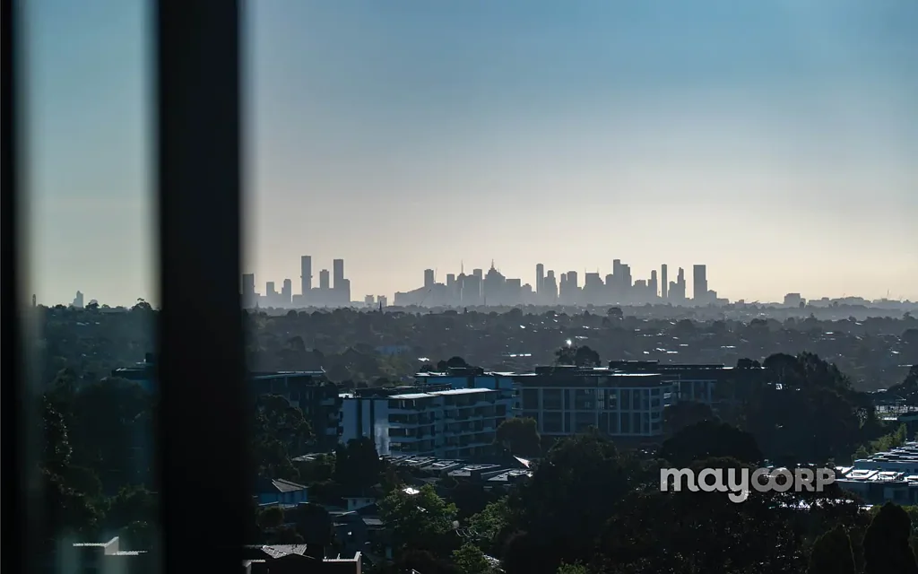 Doncaster 3房 现代建筑风格 2卧2卫公寓 高端欧洲电器 郁郁葱葱花园 CBD天际线景观 便捷公共交通 中心位置优越 Suburban Serenity Meets City Views — Stylish 3-Bedroom in Prime Doncaster