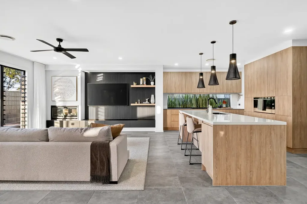 Helensvale 5Kwarto Riverfront Opulence: North-Facing Elegance on the Main Coomera River