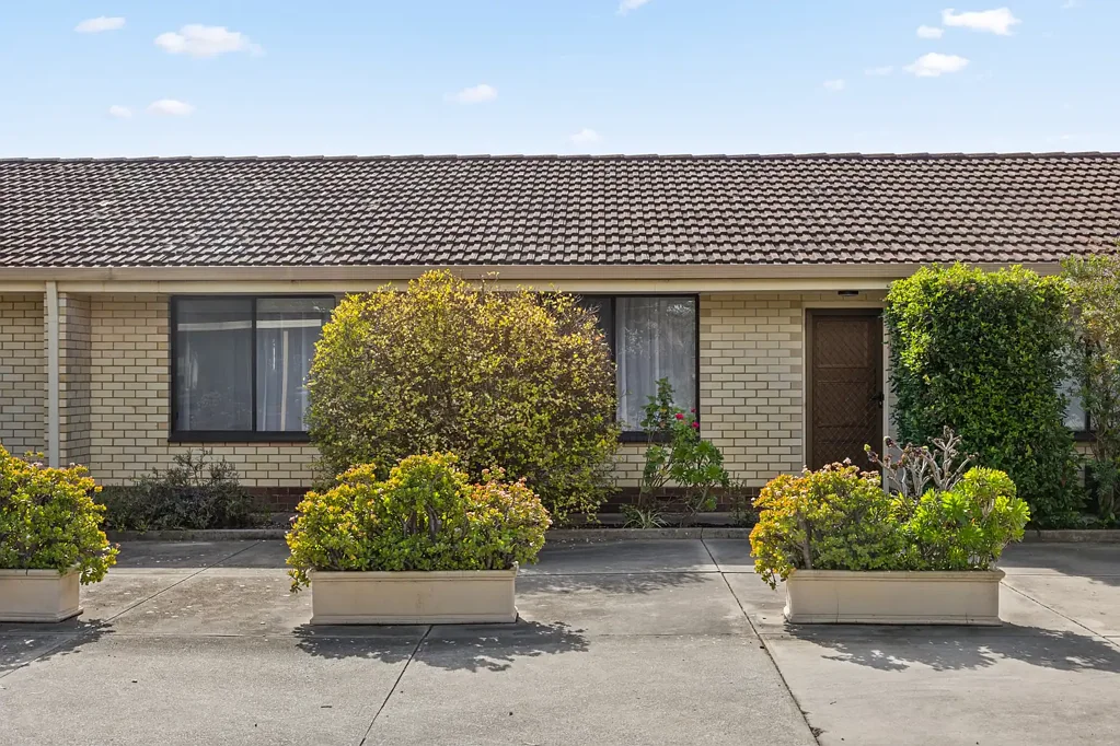 Campbelltown 2房  Updated, Light-Filled Living in a Quiet Cul-de-Sac